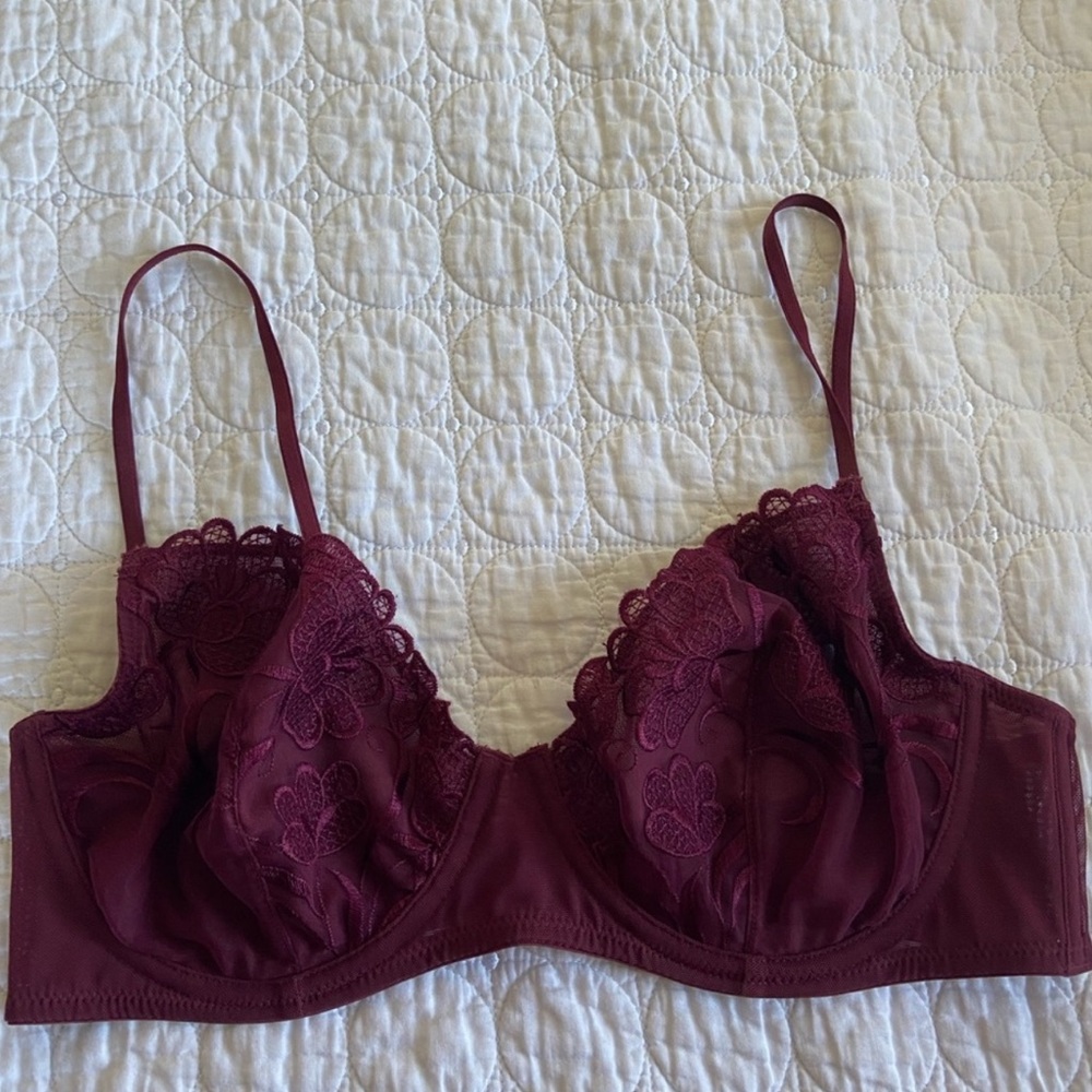 NWOT FOREVER 21 MAROON EMBROIDERED UNLINED BRA